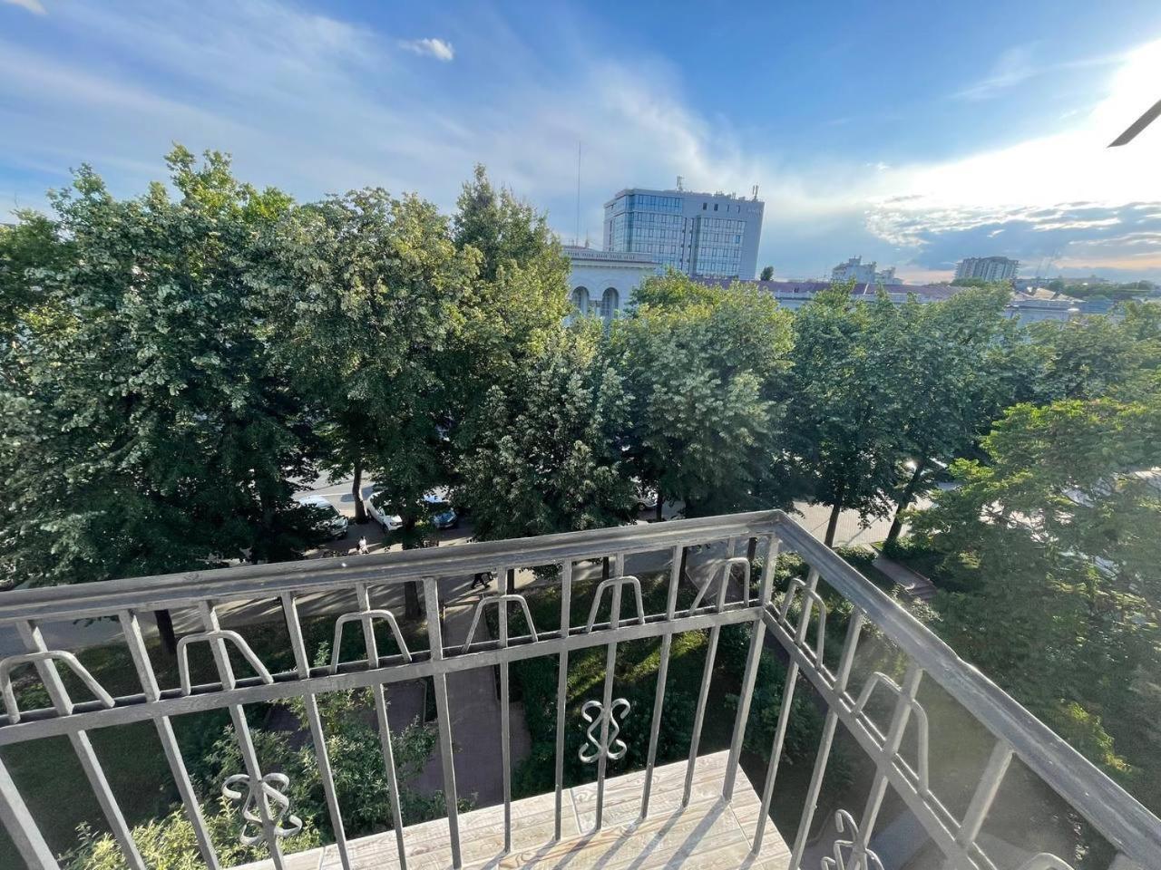 Apartament Central In Chisinau! Bagian luar foto